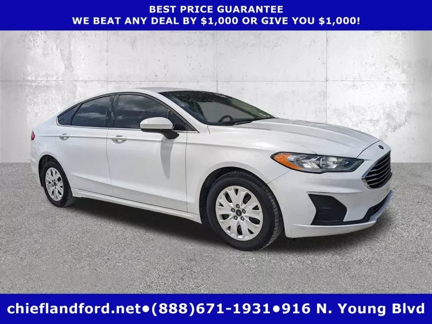 2019 Ford Fusion S photo 1