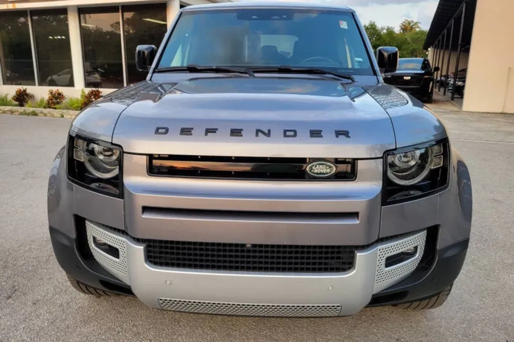 2024 Land Rover Defender 110 S photo 1