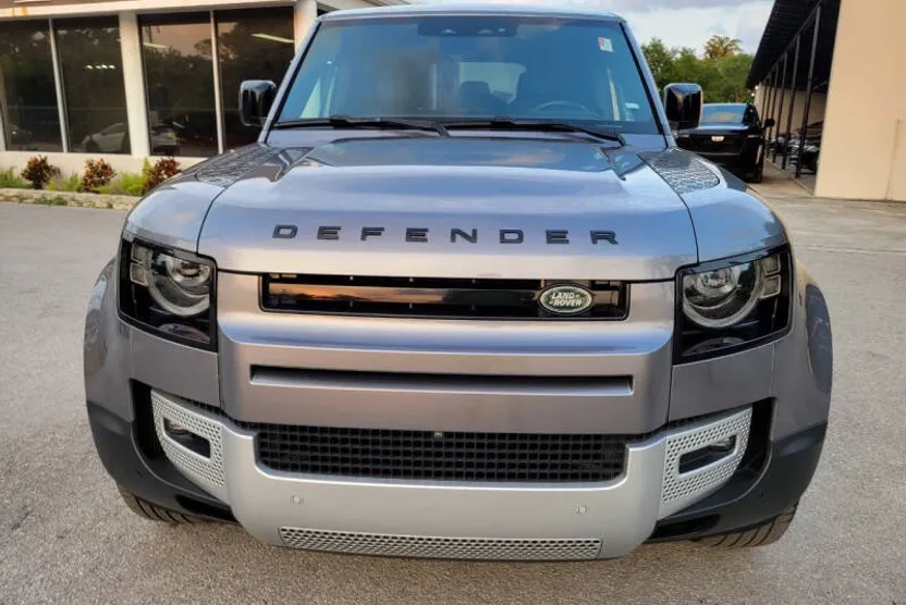 2024 Land Rover Defender 110 S photo 1