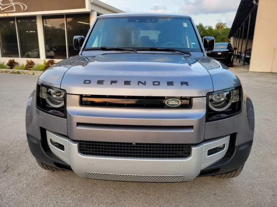 2024 Land Rover Defender 110 S photo 1