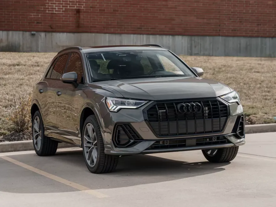 2025 Audi Q3 S line Premium photo 1
