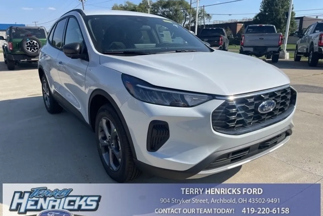 2026 Ford Escape ST-Line photo 1