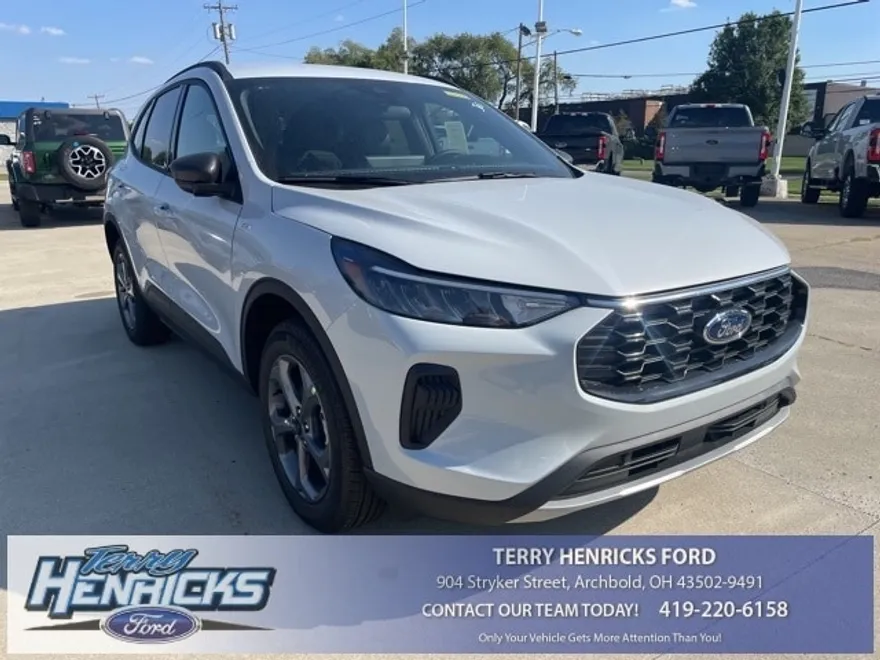 2026 Ford Escape ST-Line photo 1
