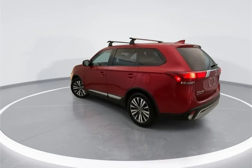 2020 Mitsubishi Outlander SE photo 1