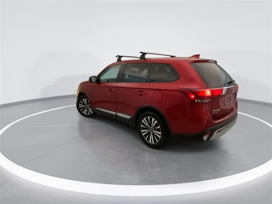 2020 Mitsubishi Outlander SE photo 1