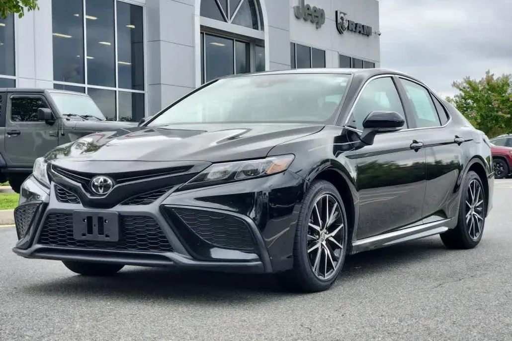 2024 Toyota Camry SE photo 1