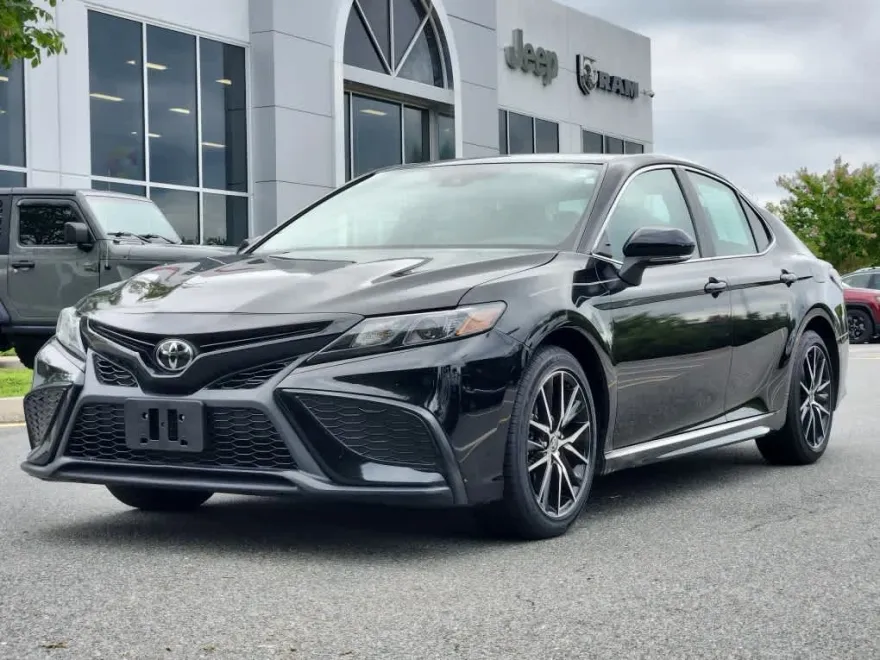 2024 Toyota Camry SE photo 1