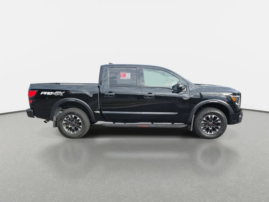 2023 Nissan Titan PRO-4X photo 1