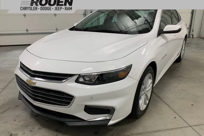 2018 Chevrolet Malibu 1LT photo 1