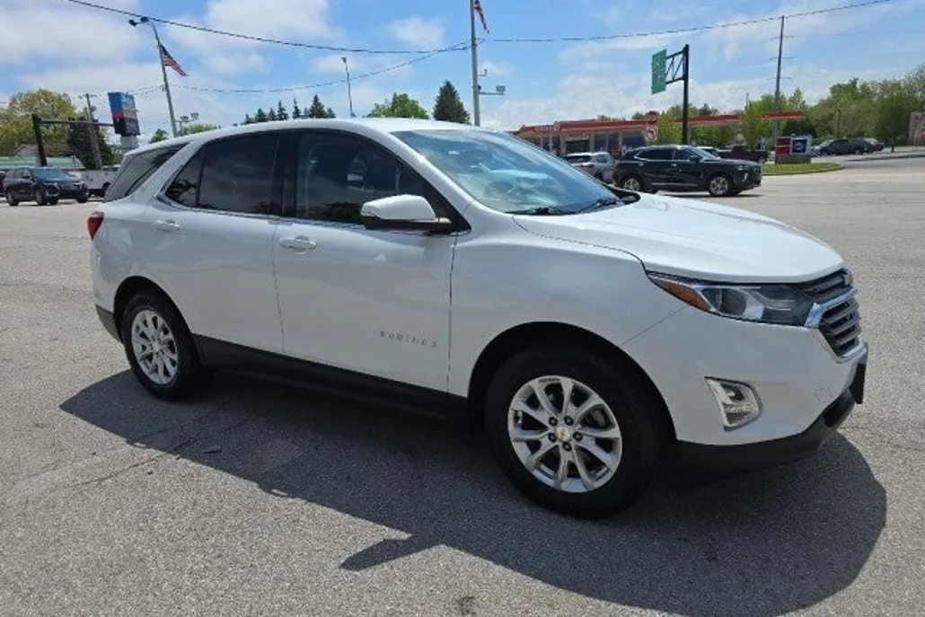 2018 Chevrolet Equinox LT photo 1