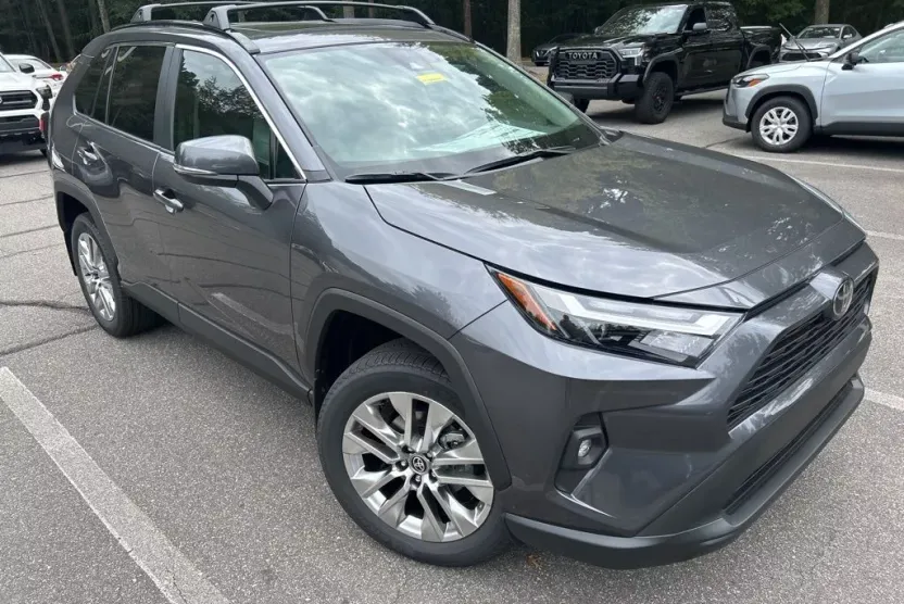 2025 Toyota RAV4 XLE Premium photo 1