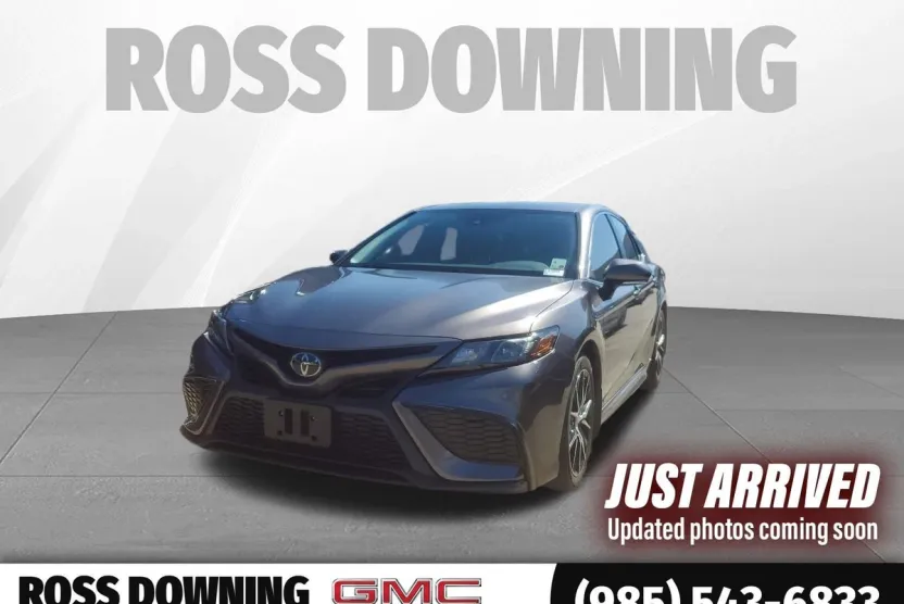 2022 Toyota Camry SE photo 1