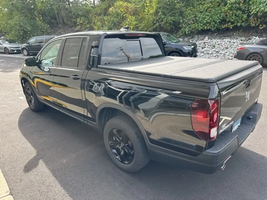 2022 Honda Ridgeline Black Edition photo 1