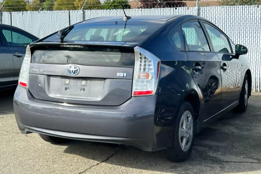 2011 Toyota Prius Two photo 1