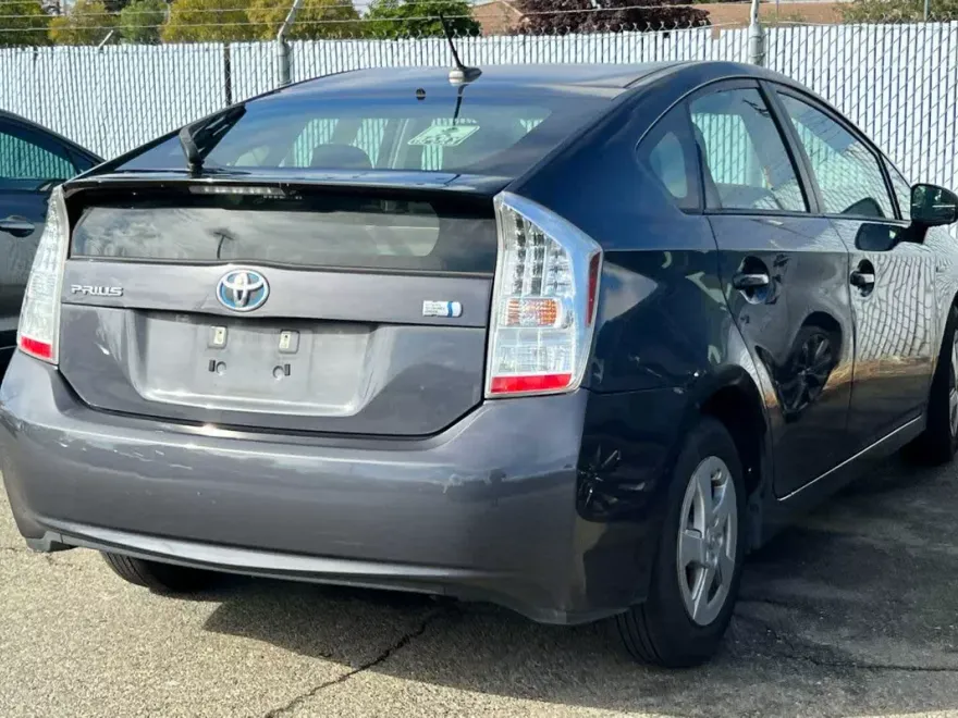 2011 Toyota Prius Two photo 1