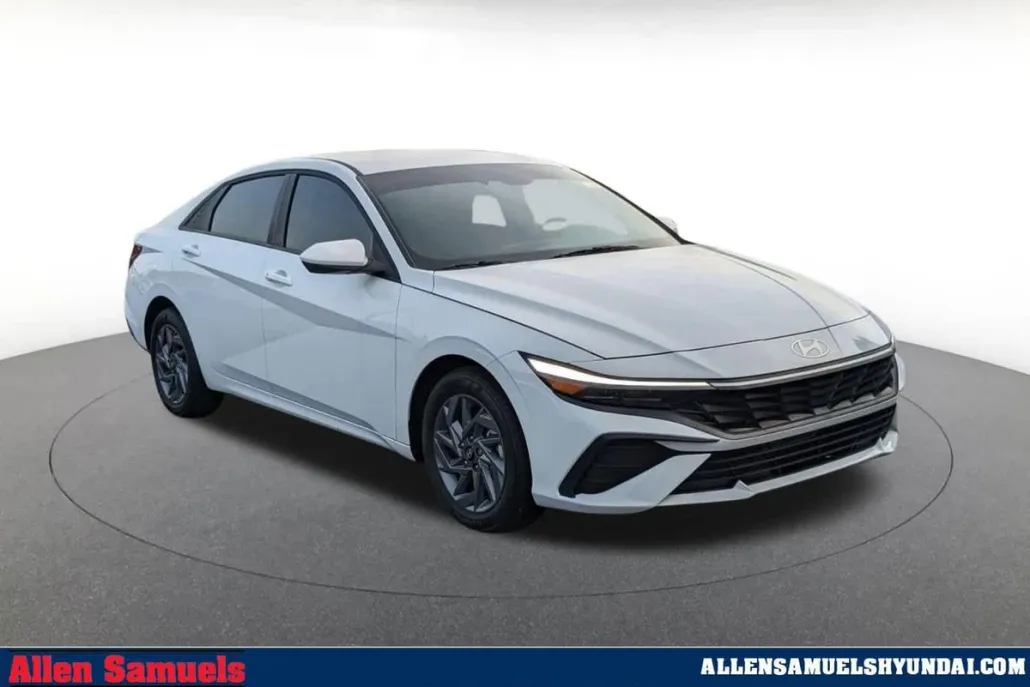 2024 Hyundai Elantra SEL photo 1
