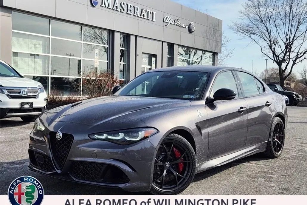 2024 Alfa Romeo Giulia Quadrifoglio photo 1