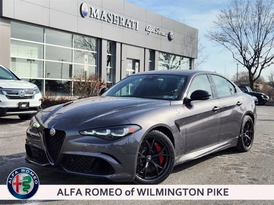 2024 Alfa Romeo Giulia Quadrifoglio photo 1
