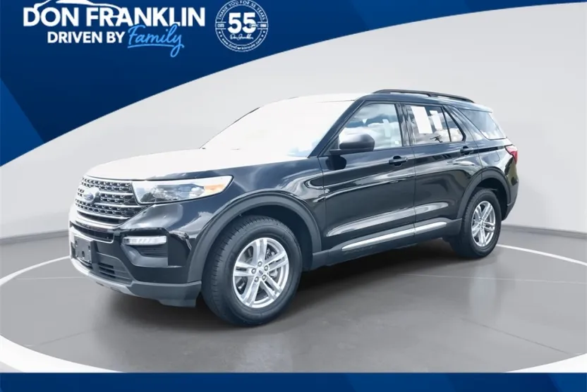 2023 Ford Explorer XLT photo 1