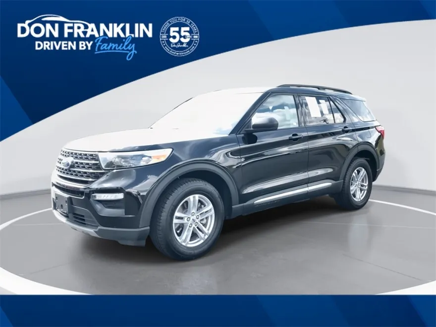 2023 Ford Explorer XLT photo 1