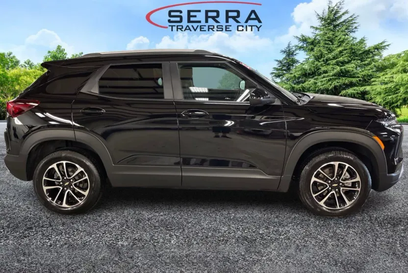2025 Chevrolet Trailblazer LT photo 1