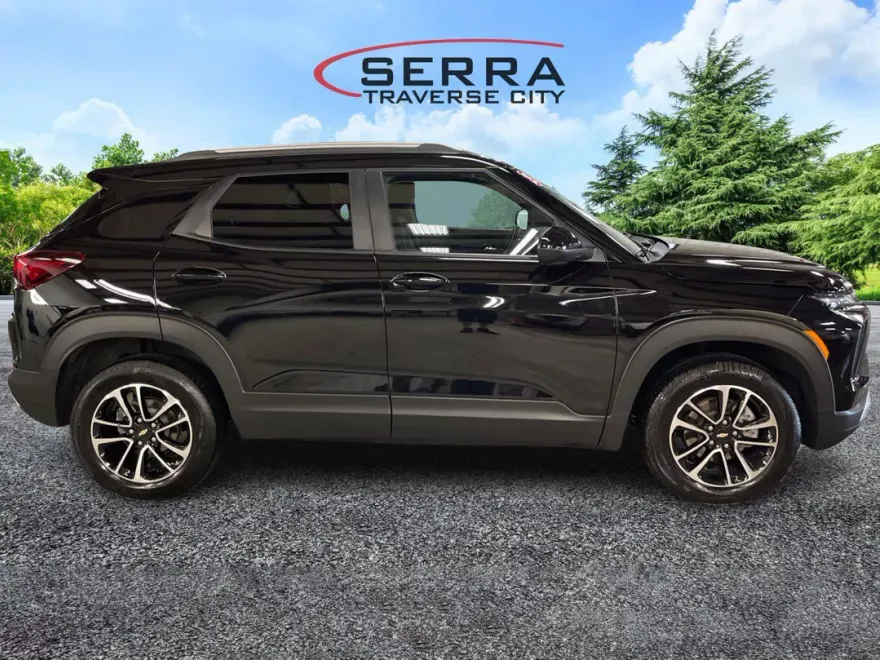 2025 Chevrolet Trailblazer LT photo 1