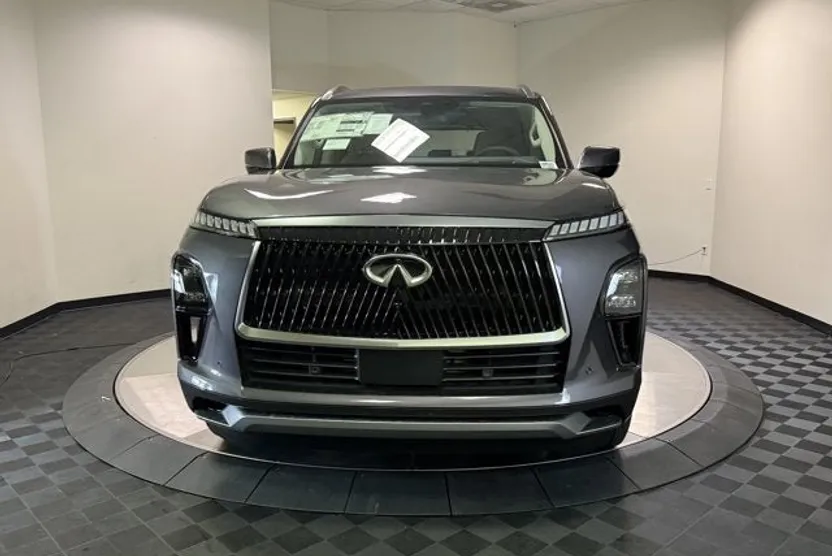 2026 Infiniti QX80 Luxe photo 1