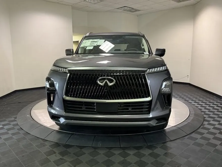 2026 Infiniti QX80 Luxe photo 1