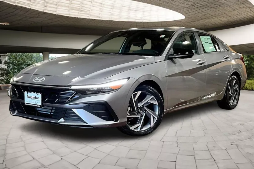2025 Hyundai Elantra SEL Sport photo 1