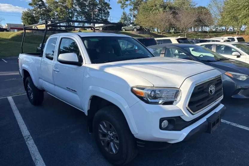 2017 Toyota Tacoma SR Access Cab photo 1