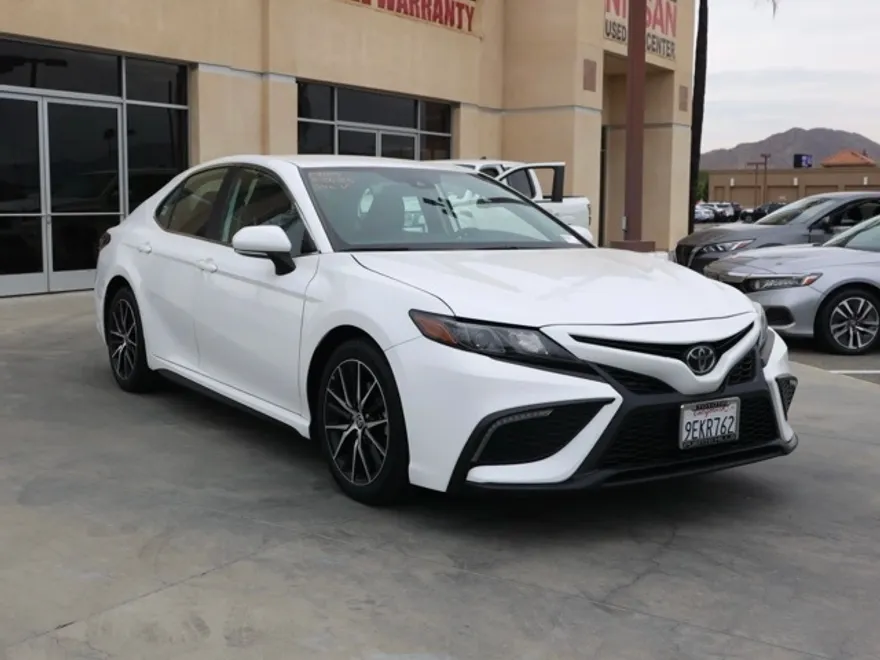 2023 Toyota Camry SE photo 1