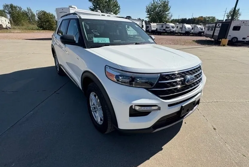 2024 Ford Explorer XLT photo 1