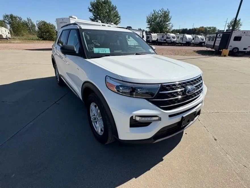 2024 Ford Explorer XLT photo 1
