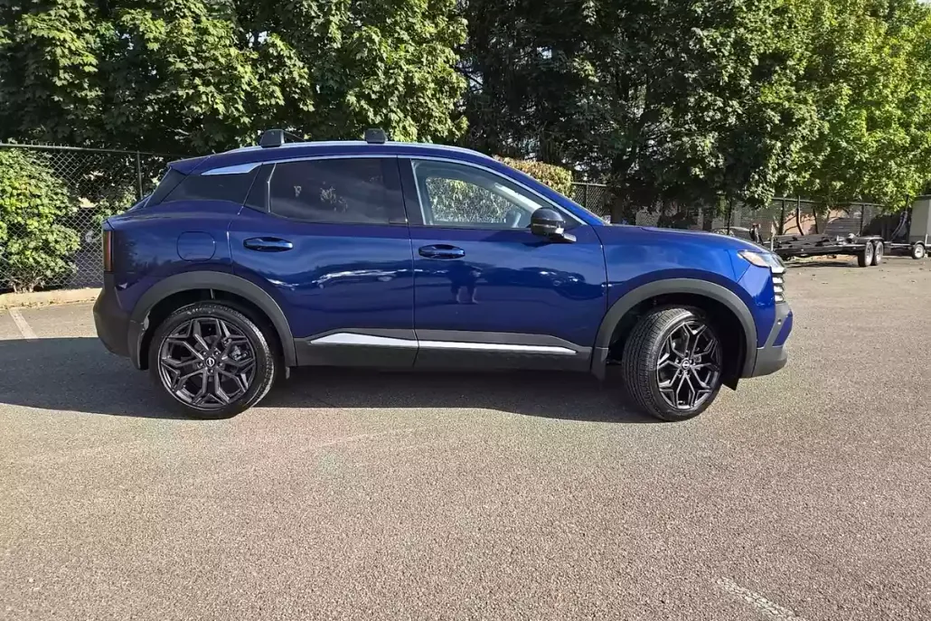 2026 Nissan Kicks SR photo 1