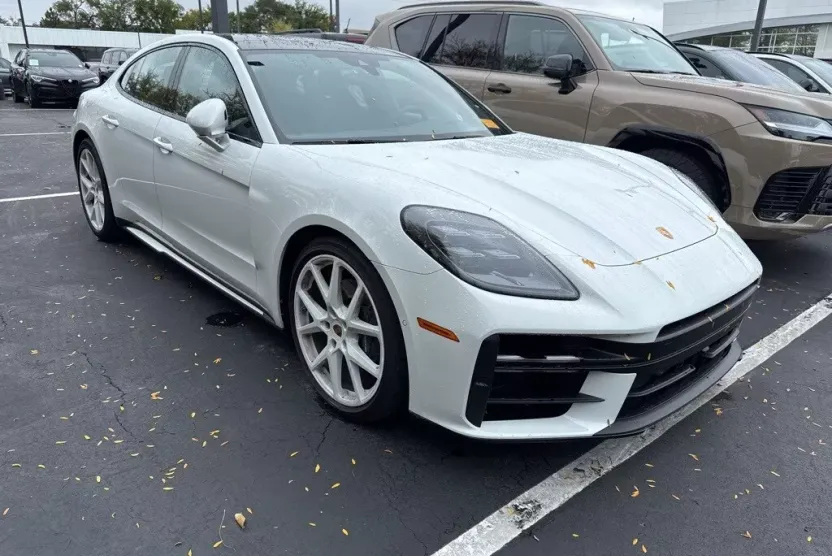 2024 Porsche Panamera 4 photo 1