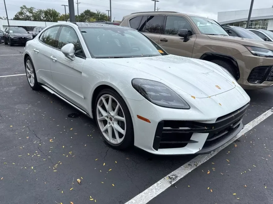 2024 Porsche Panamera 4 photo 1