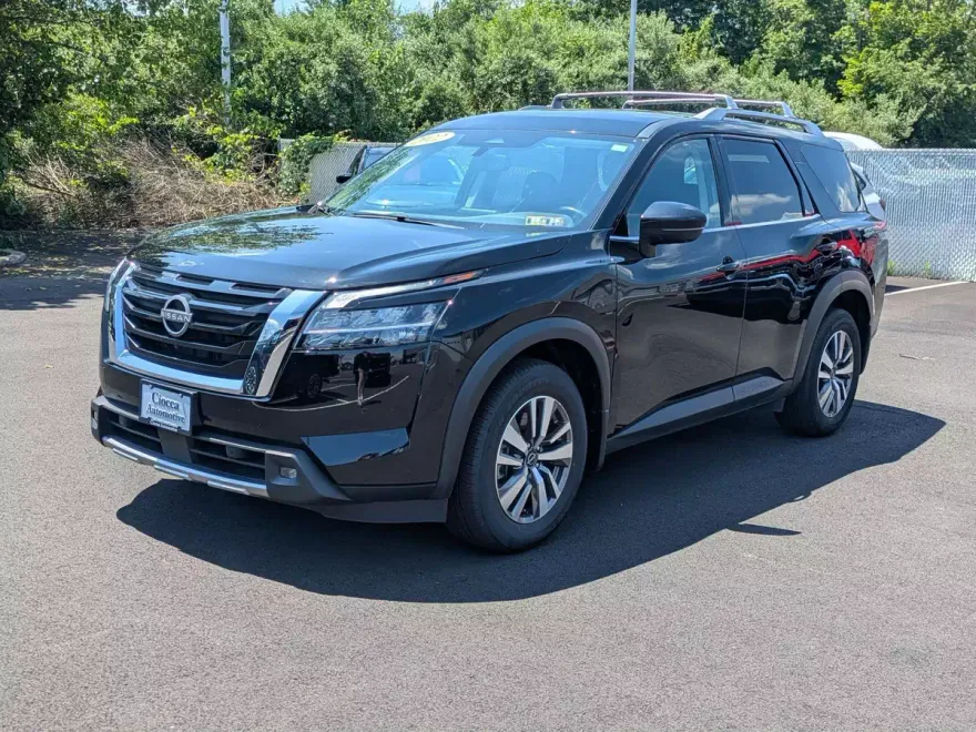 2022 Nissan Pathfinder SL photo 1