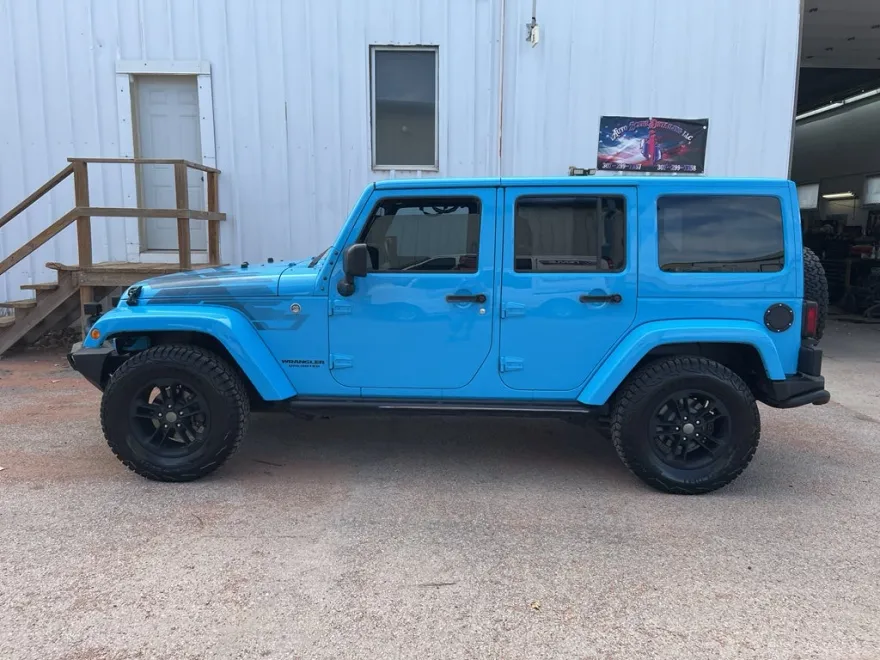 2017 Jeep Wrangler Unlimited Sahara photo 1