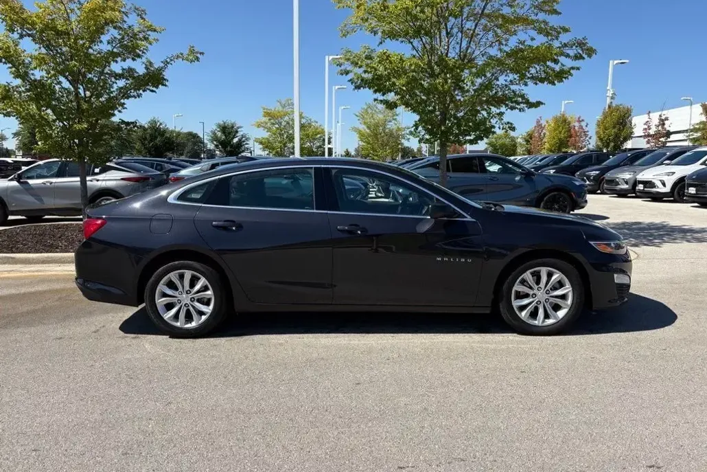 2023 Chevrolet Malibu 1LT photo 1