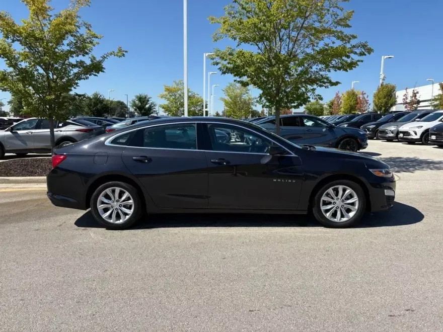 2023 Chevrolet Malibu 1LT photo 1