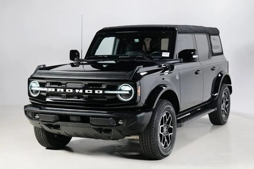 2023 Ford Bronco Outer Banks photo 1