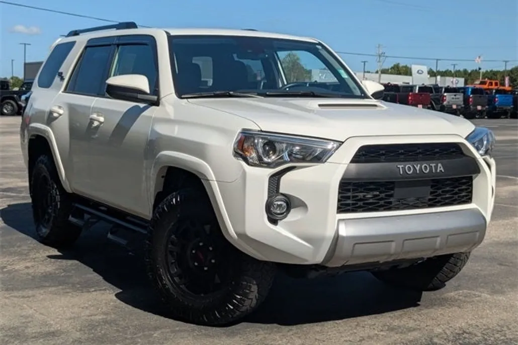 2022 Toyota 4Runner TRD Off-Road photo 1