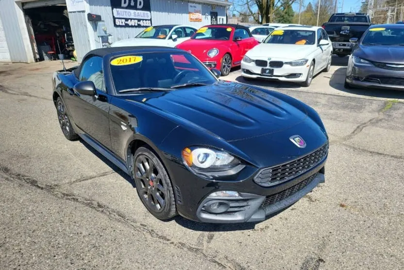 2017 Fiat 124 Spider Abarth photo 1