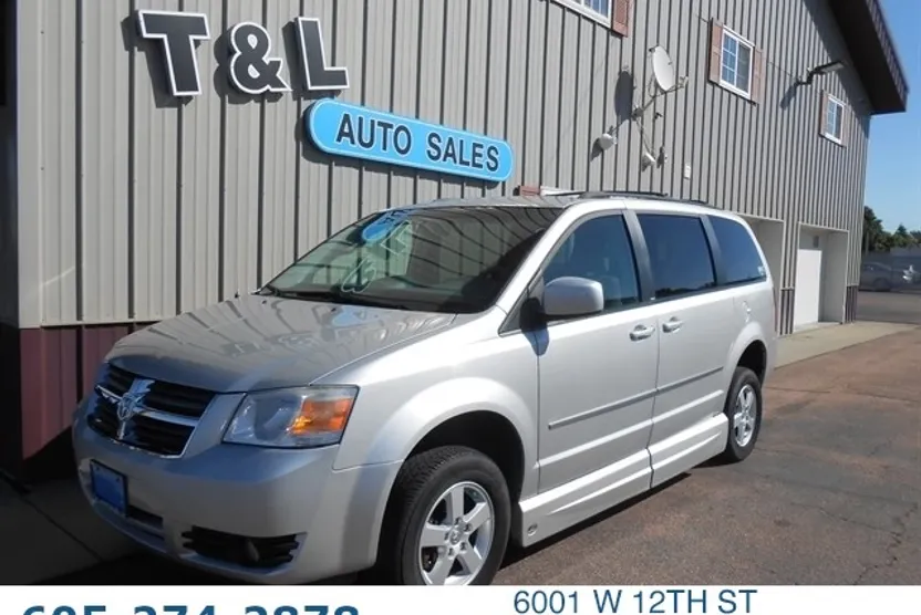 2010 Dodge Grand Caravan SXT photo 1