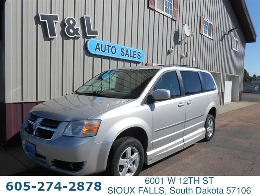 2010 Dodge Grand Caravan SXT photo 1