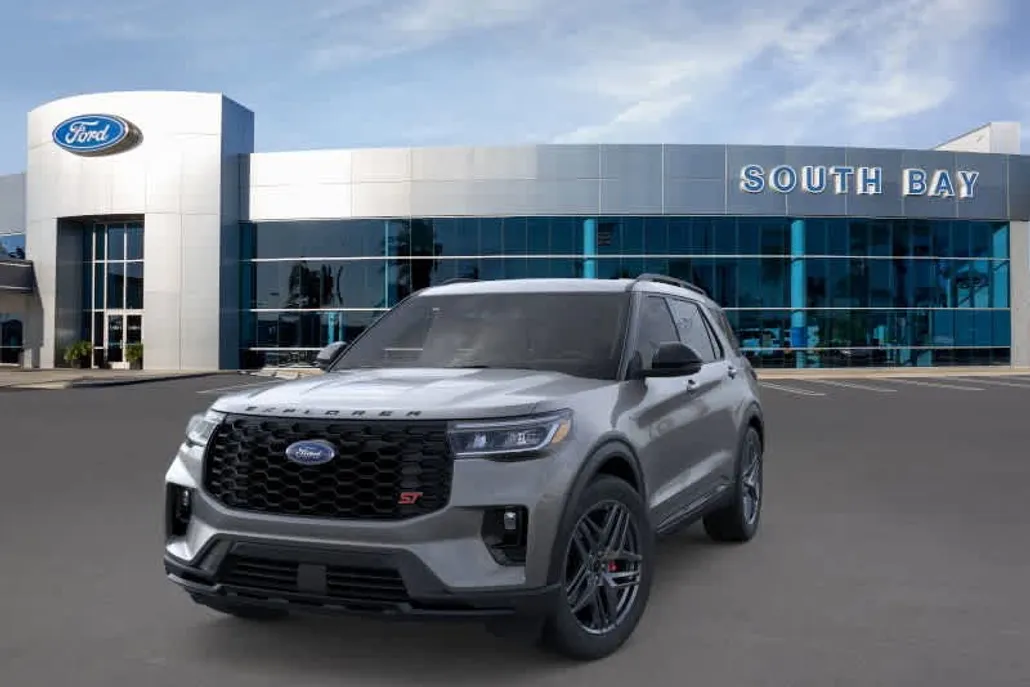 2025 Ford Explorer ST photo 1