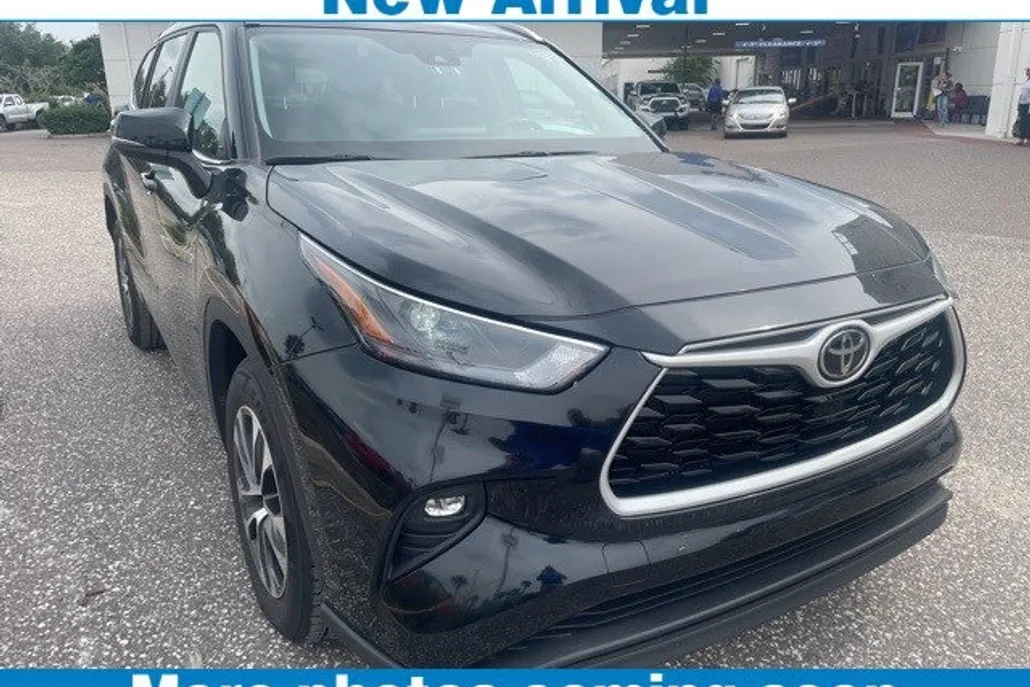 2024 Toyota Highlander XLE photo 1
