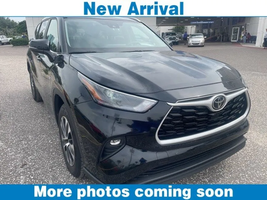 2024 Toyota Highlander XLE photo 1