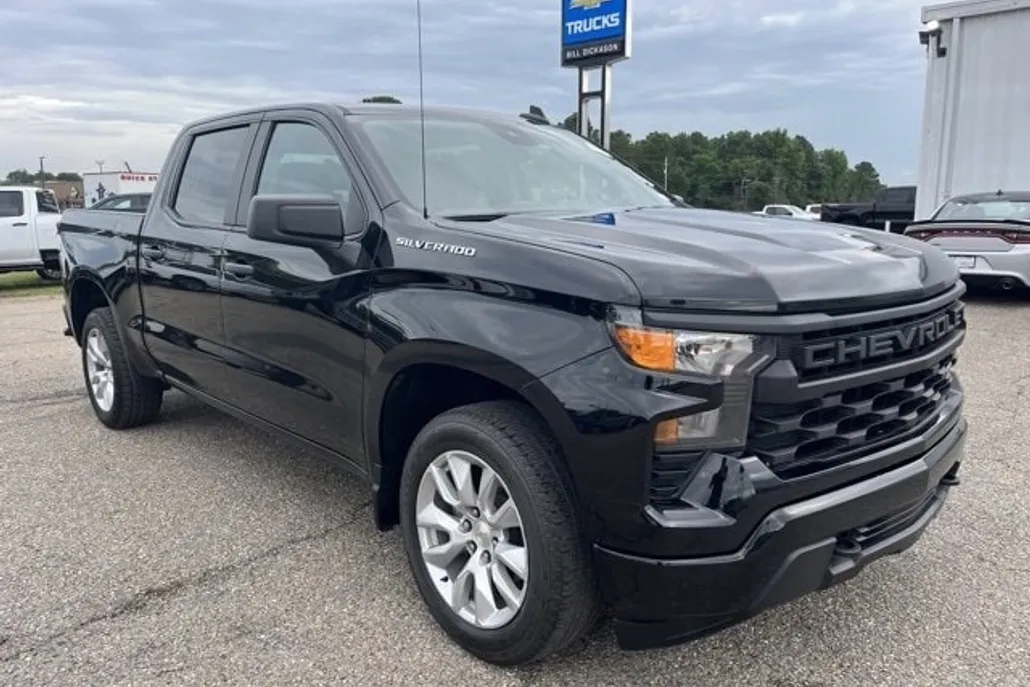 2023 Chevrolet Silverado 1500 Custom photo 1
