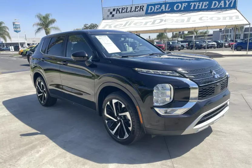 2023 Mitsubishi Outlander SE photo 1